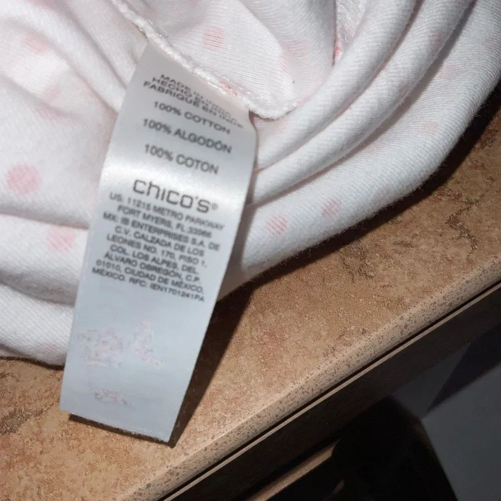 Chico’s Polka Dots V-Neck Tee White w Small Salmon Pink dots, size XL, Chico’s 3 - Picture 7 of 7